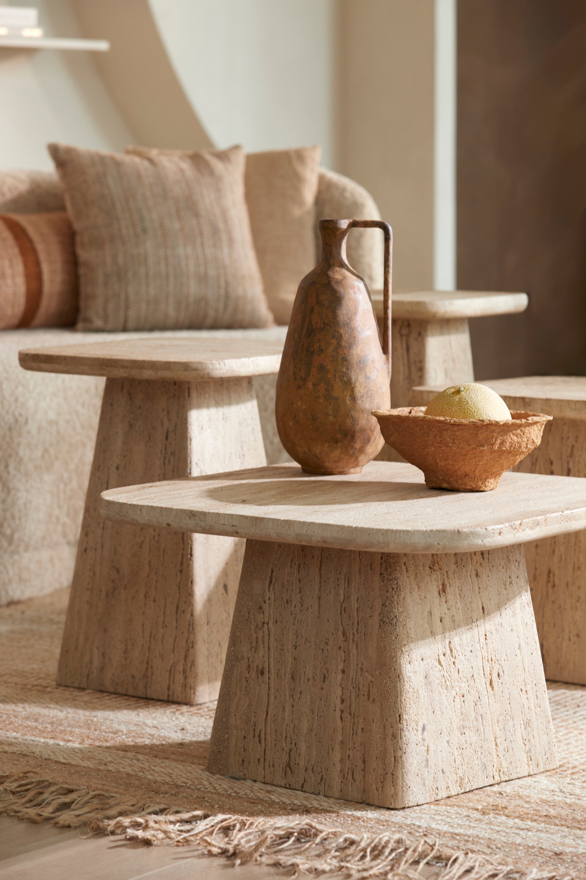 KEPAMI travertin dohányzóasztal