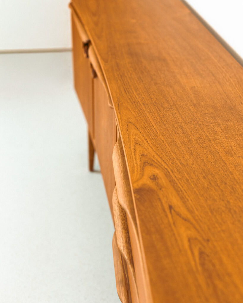 Beautility teakfa restaurált vintage komód