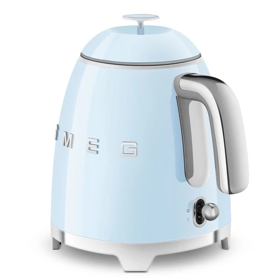 SMEG MINI VÍZFORRALÓ retro design