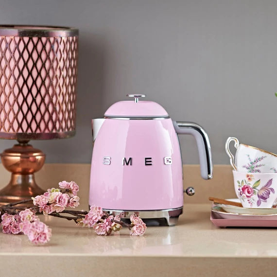 SMEG MINI VÍZFORRALÓ retro design