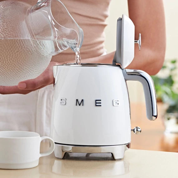 SMEG MINI VÍZFORRALÓ retro design