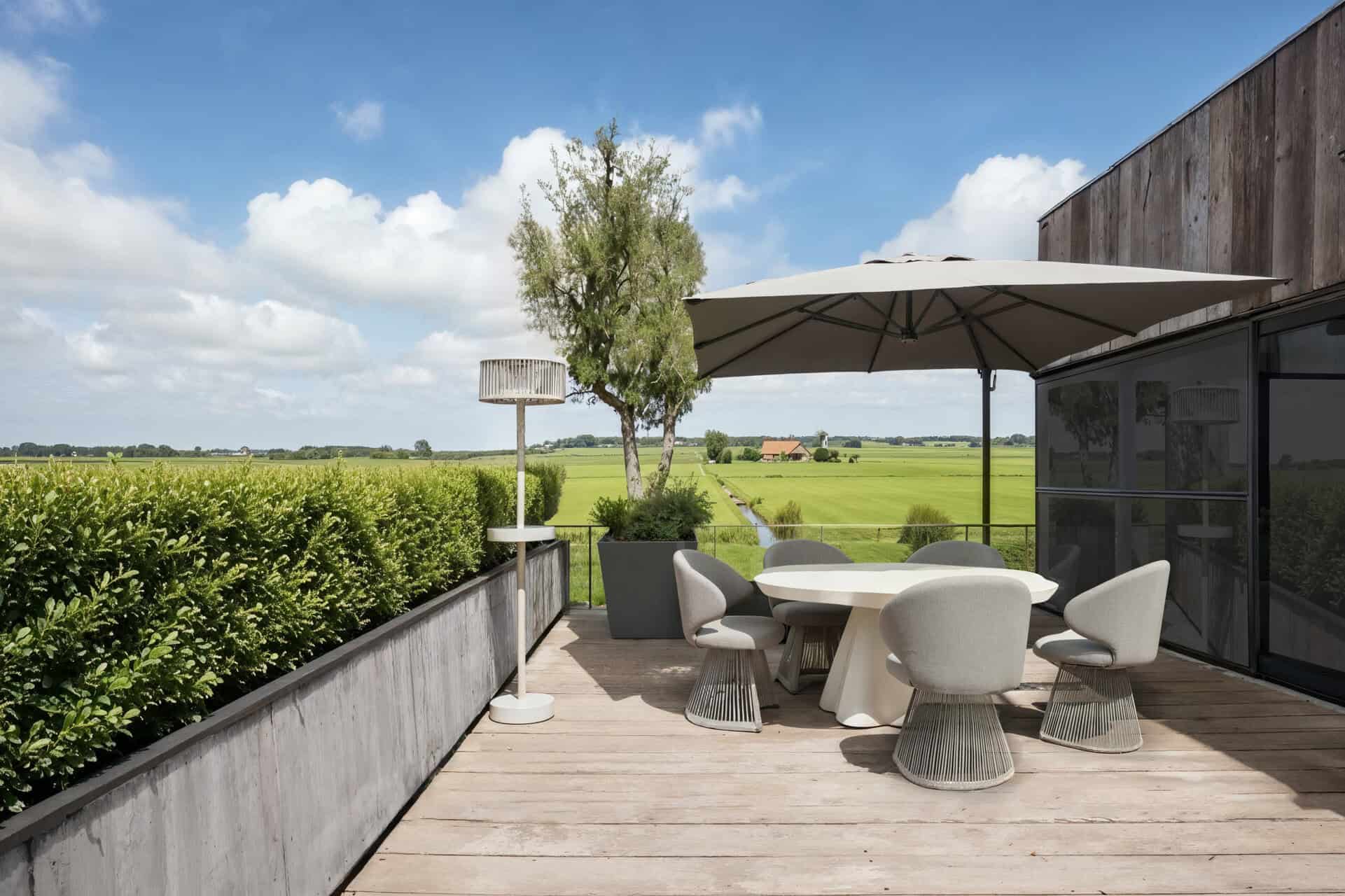 Urban Bloom organikus kültéri étkezőasztal 140Ø