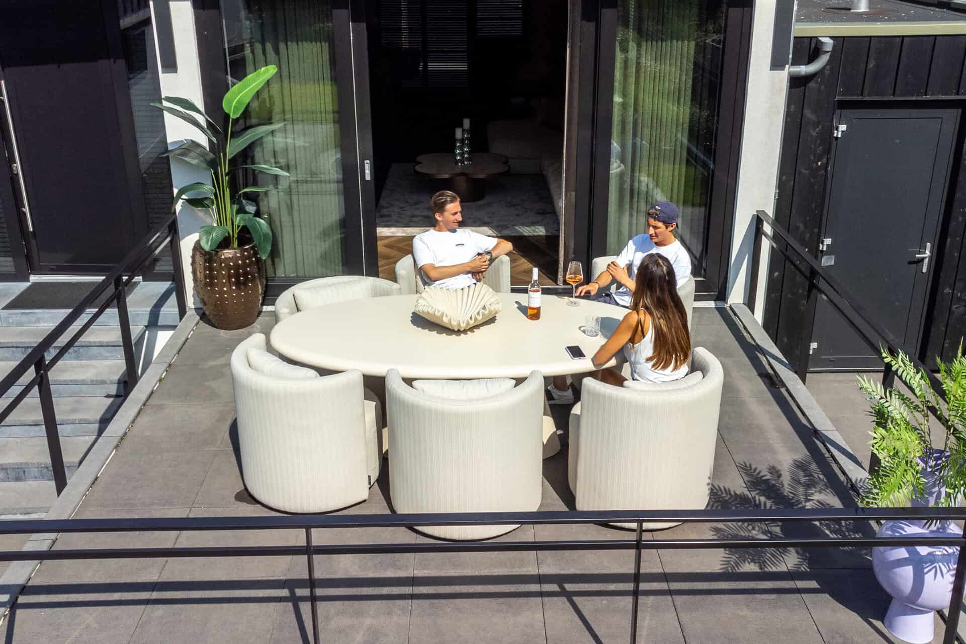 Urban Bloom ovális kültéri étkezőasztal, 220 cm