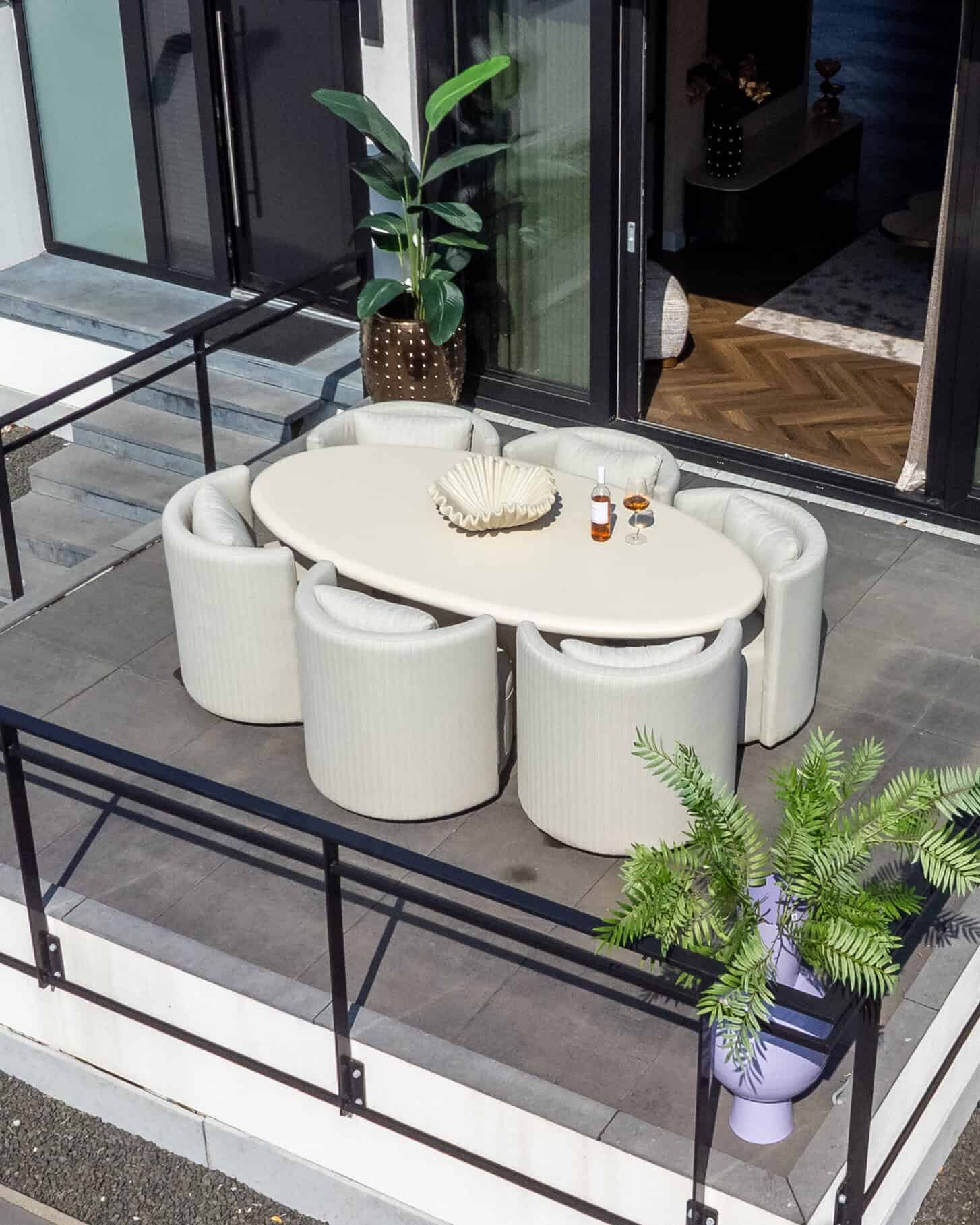 Urban Bloom ovális kültéri étkezőasztal, 220 cm