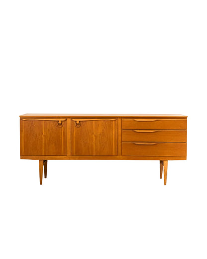 Beautility teakfa restaurált vintage komód