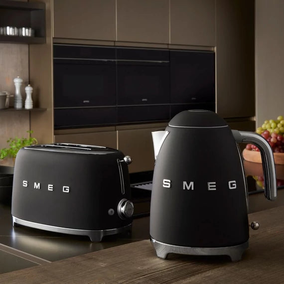 SMEG VÍZFORRALÓ, matt retro design