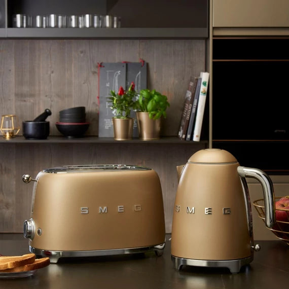 SMEG VÍZFORRALÓ, matt retro design