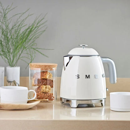 SMEG MINI VÍZFORRALÓ retro design