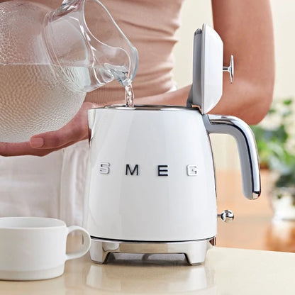 SMEG MINI VÍZFORRALÓ retro design
