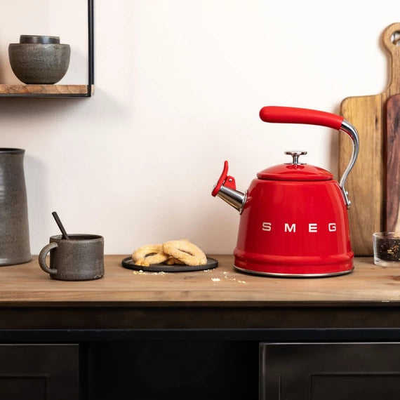 SMEG SÍPOLÓ VÍZFORRALÓ KANNA, retro design