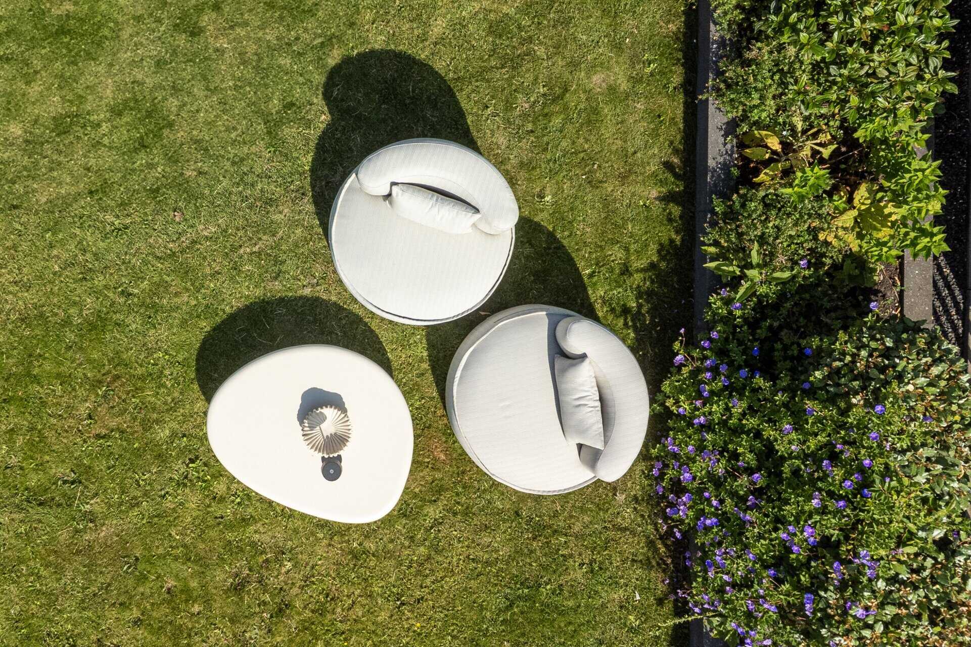 Urban Bloom kültéri dohányzóasztal